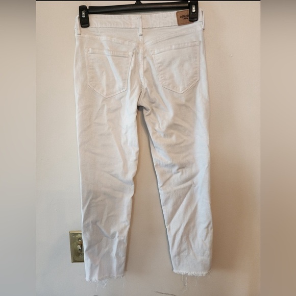 Denizen By LEVI'S JEANS Boyfriend White Destroyed SIZE 5 raw hem cropped - Picture 2 of 5